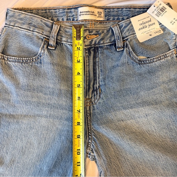 Abercrombie Kids Girls Floral embroidered relaxed fit jeans - Picture 5 of 10